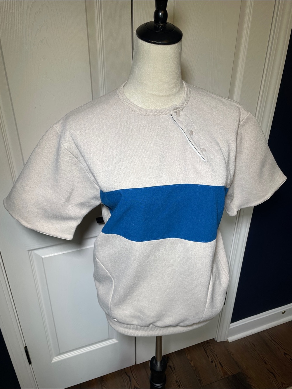 Vintage 80s Colorblock Short Sleeve Knit Shirt Cream Blue Banded Hem Crewneck M